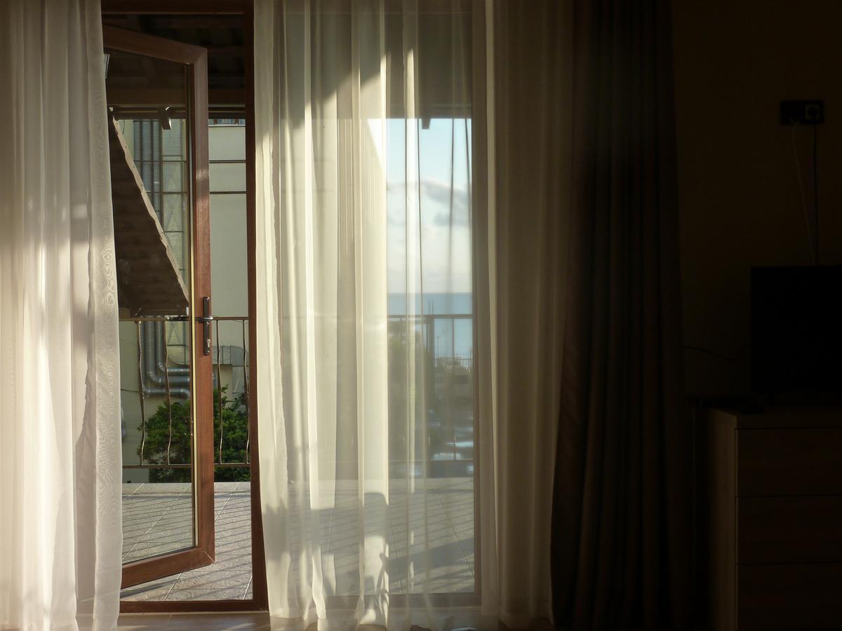 Guest House Letto กากรา ภายนอก รูปภาพ